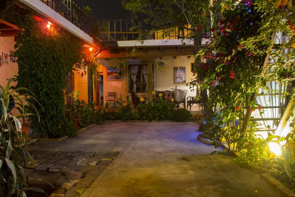 Dionisio Inn Antigua Extérieur photo