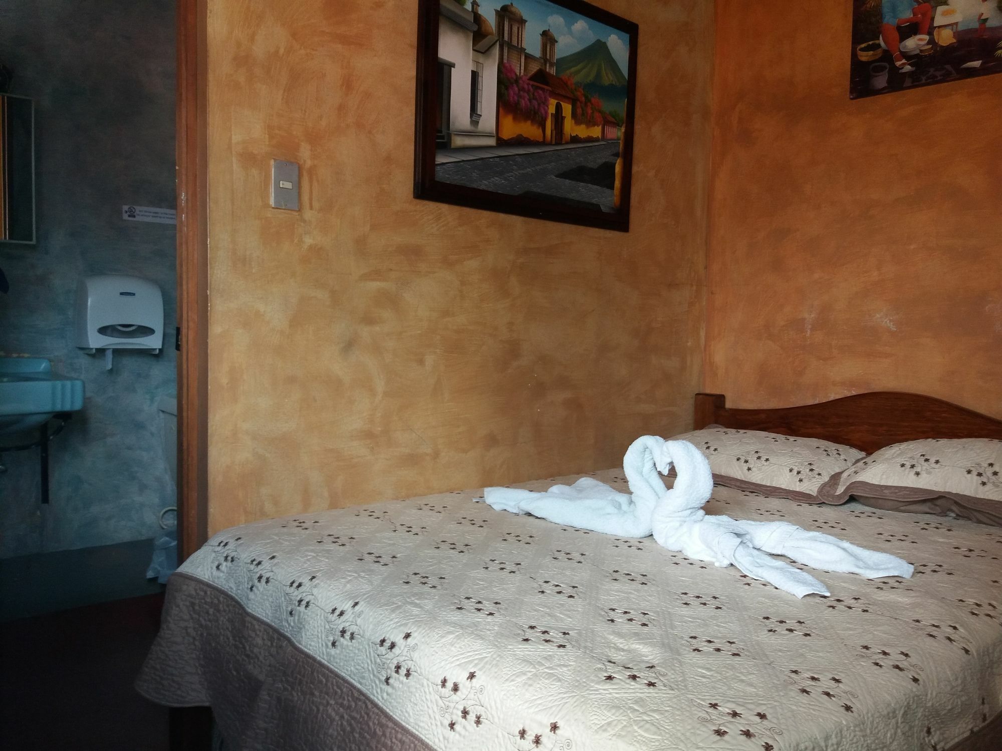 Dionisio Inn Antigua Extérieur photo