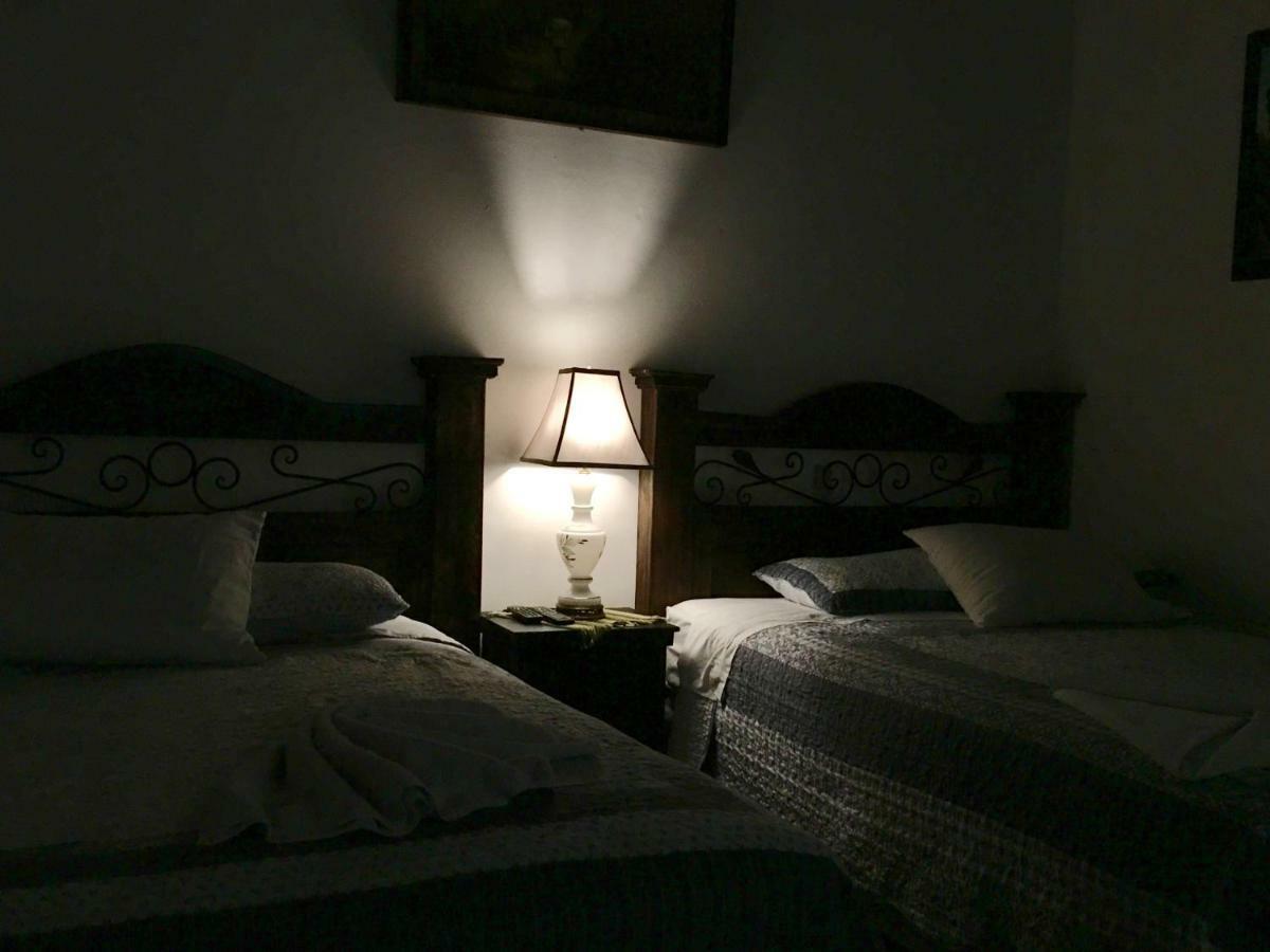 Dionisio Inn Antigua Extérieur photo